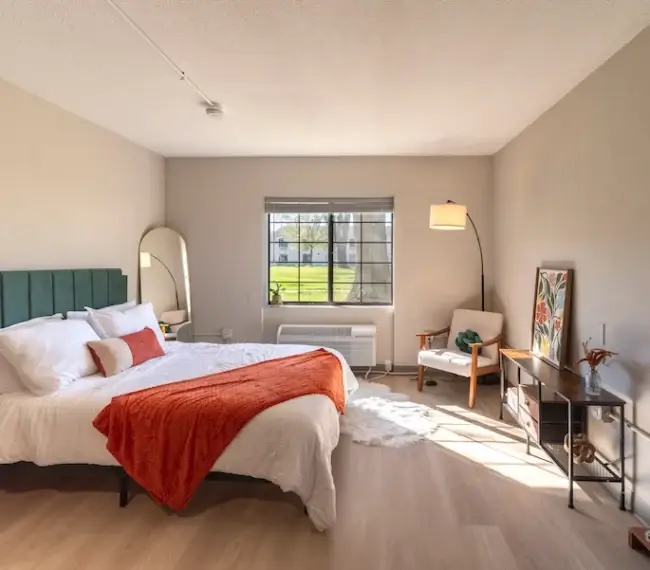 There are many apartments in Madison, Wisconsin, that are close to the city and offer fantastic amenities.