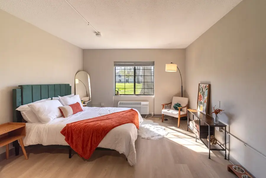 There are many apartments in Madison, Wisconsin, that are close to the city and offer fantastic amenities.